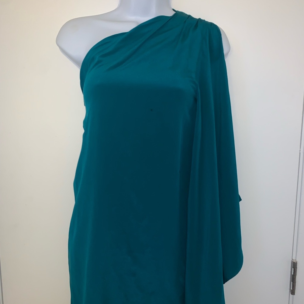 STUNNING!!! Peacock green, one shoulder drape mini dress by olivaceous. Size M.